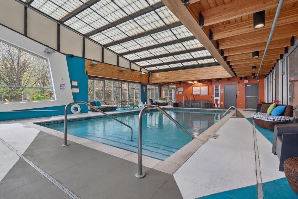 Cozysuites Mill District With Pool, Gym # 10 Apartment *